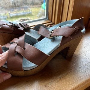 Beautiful brown striped heeled shoes made in Portugal. Extremely comfortable.